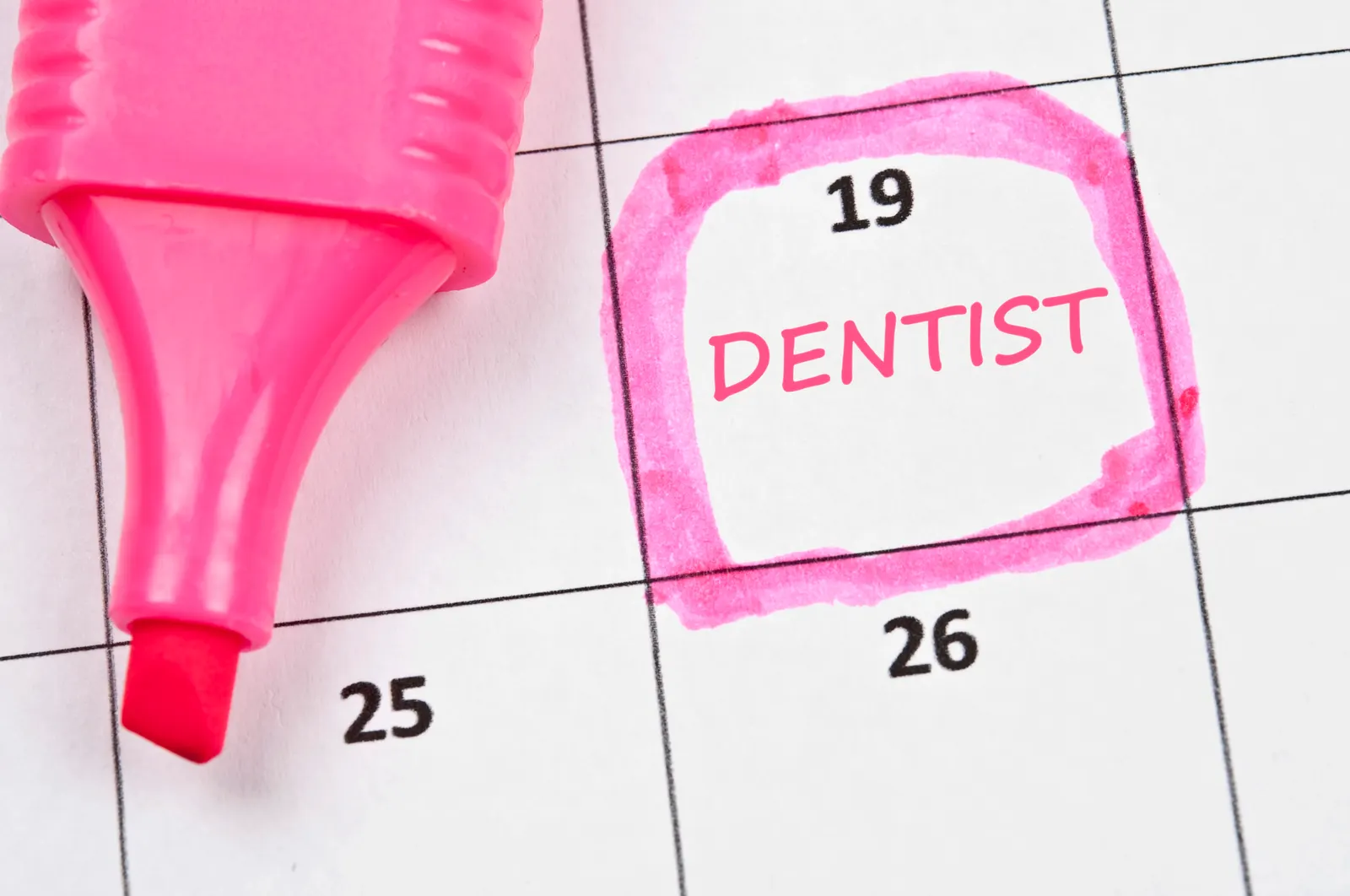 Pink highlighter next to calendar date 19 with dentist appointment circled in pink.